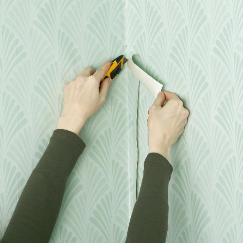 green color wallpaper fixing